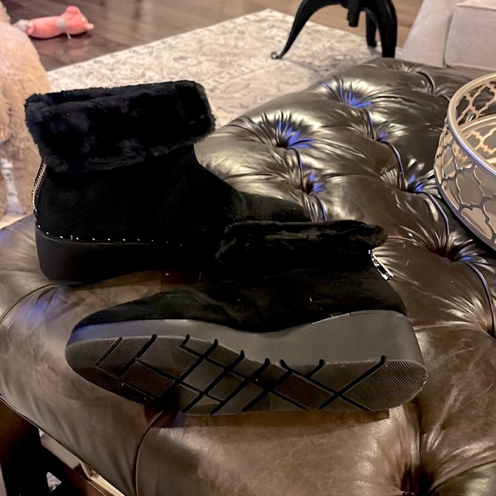 New wedge snow boots 8/8.5